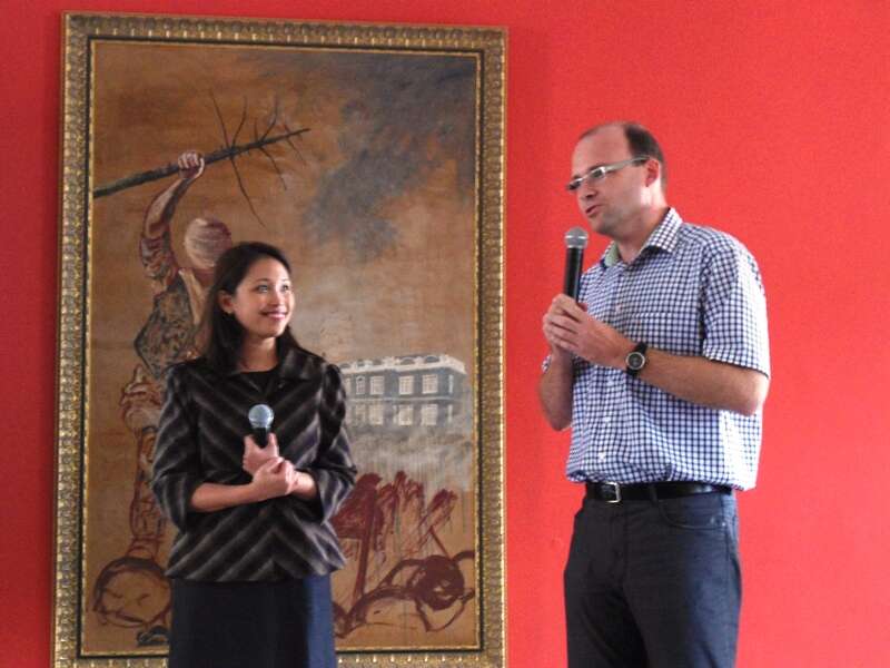 Therese e Pavel apresentando o Projeto realizado para a Aliança Empreendedora durante evento na Prefeitura de Curitiba.  