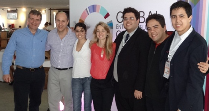 Equipe da YBI, Aliança Empreendedora e Brasil Júnior no lançamento do programa