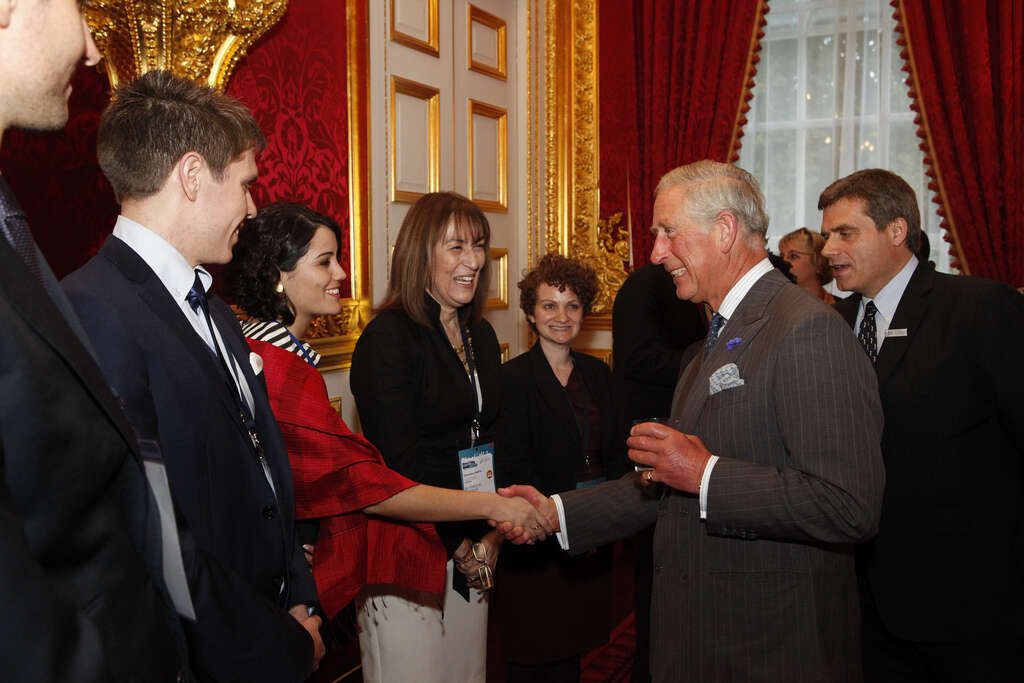 Lina Maria Useche, Presidente da Aliança Empreendedora, e o Presidente da Youth Business International, sua Alteza Real Príncipe de Gales (Príncipe Charles).